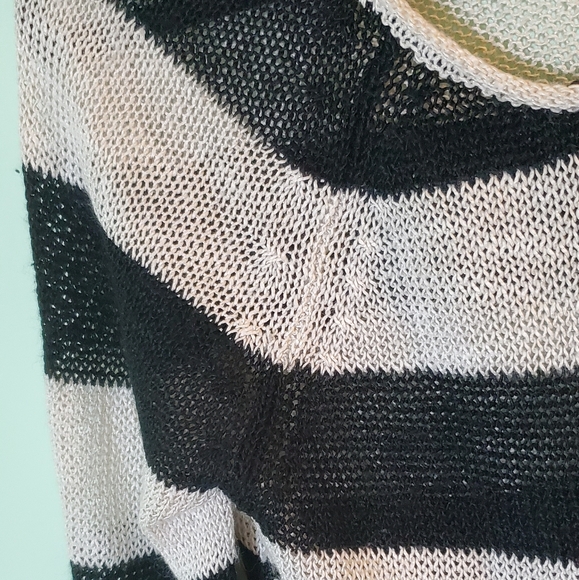 Aqua Lightweight Black & White Broad Stripe Linen Blend Knit Pullover Sweater - Picture 5 of 9